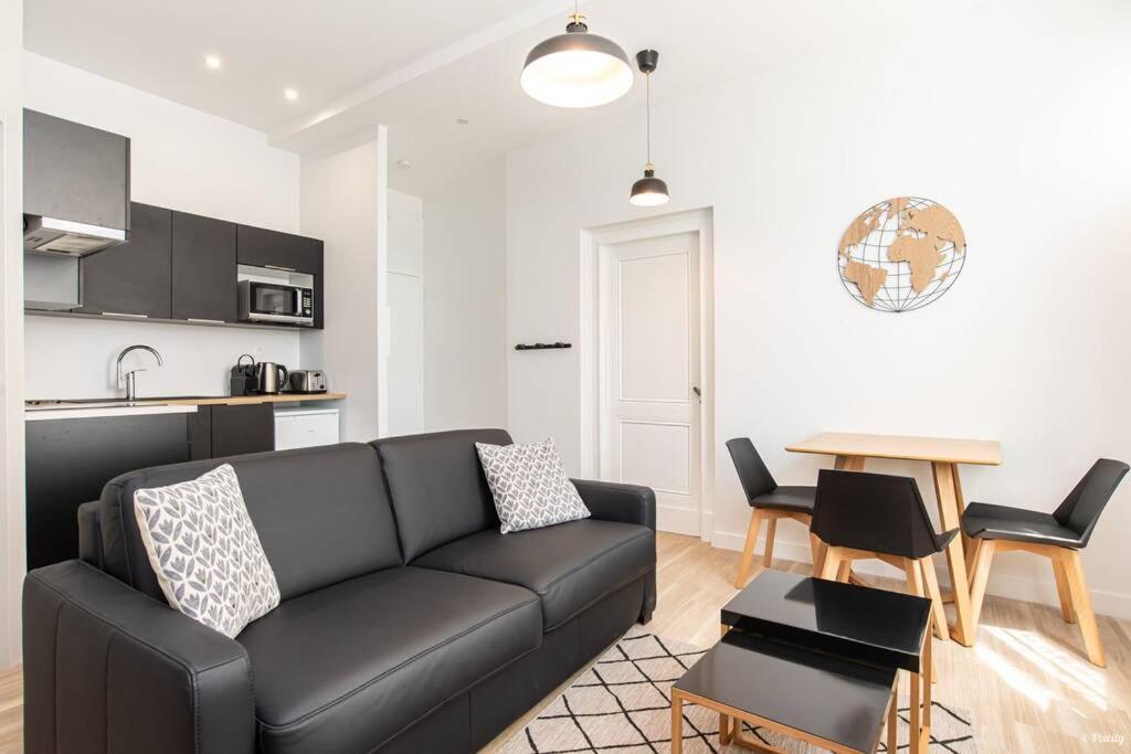 Le Dandy - T2 Centre Historique Apartment อาฌ็อง ภายนอก รูปภาพ