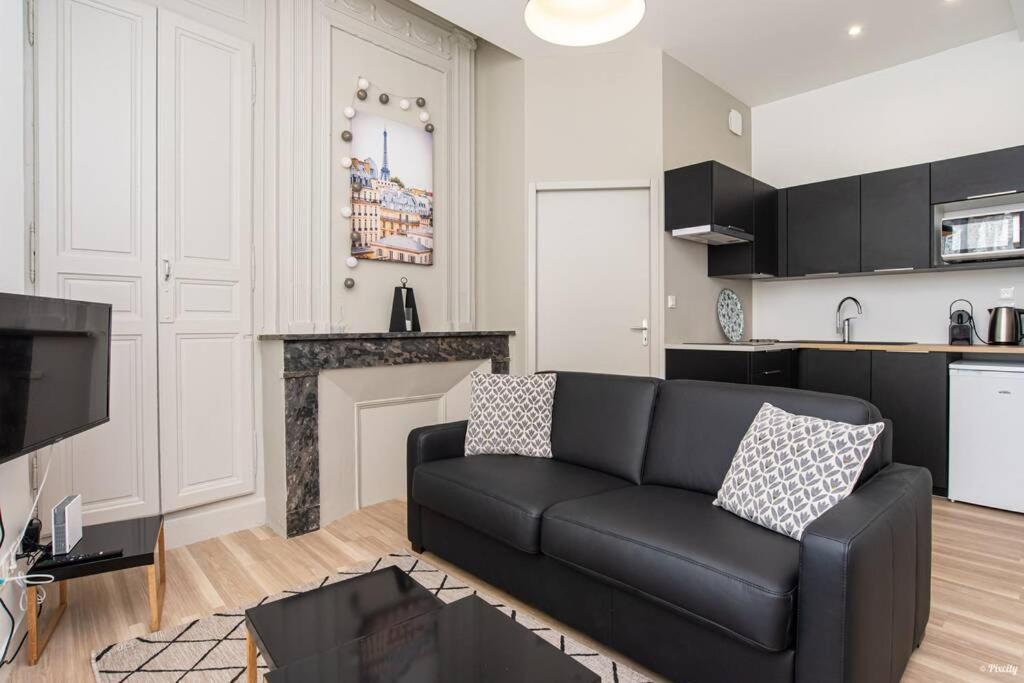 Le Dandy - T2 Centre Historique Apartment อาฌ็อง ภายนอก รูปภาพ