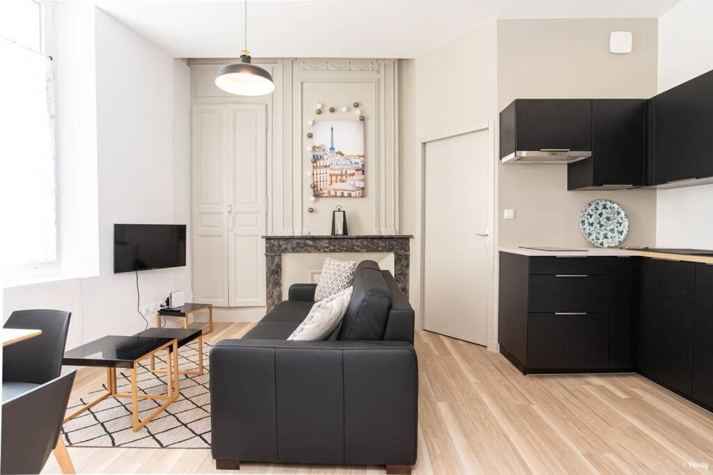 Le Dandy - T2 Centre Historique Apartment อาฌ็อง ภายนอก รูปภาพ