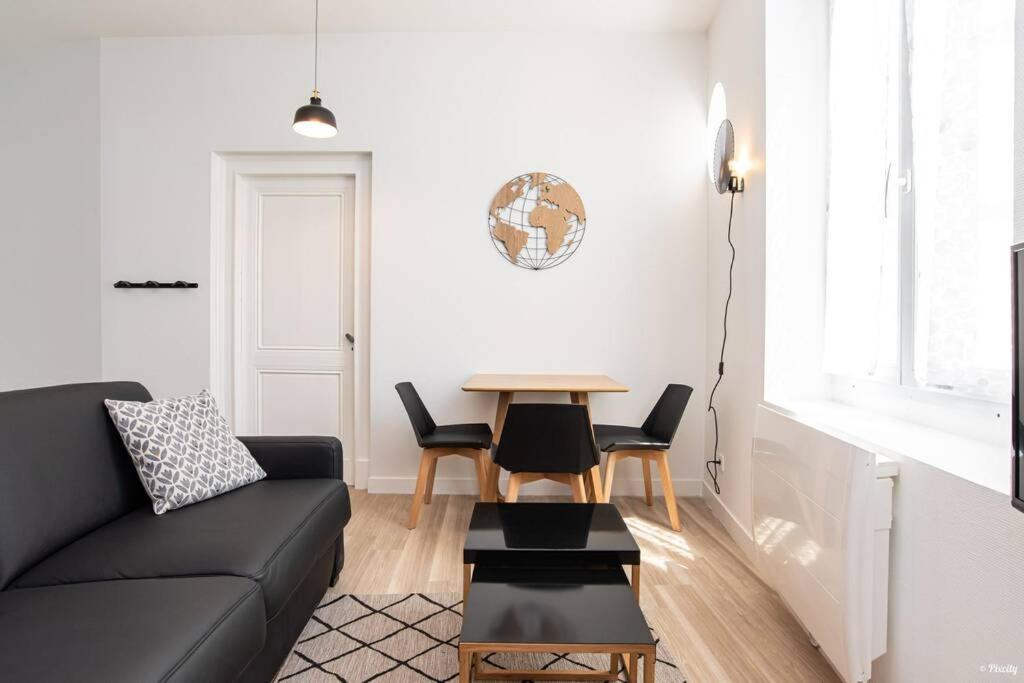 Le Dandy - T2 Centre Historique Apartment อาฌ็อง ภายนอก รูปภาพ