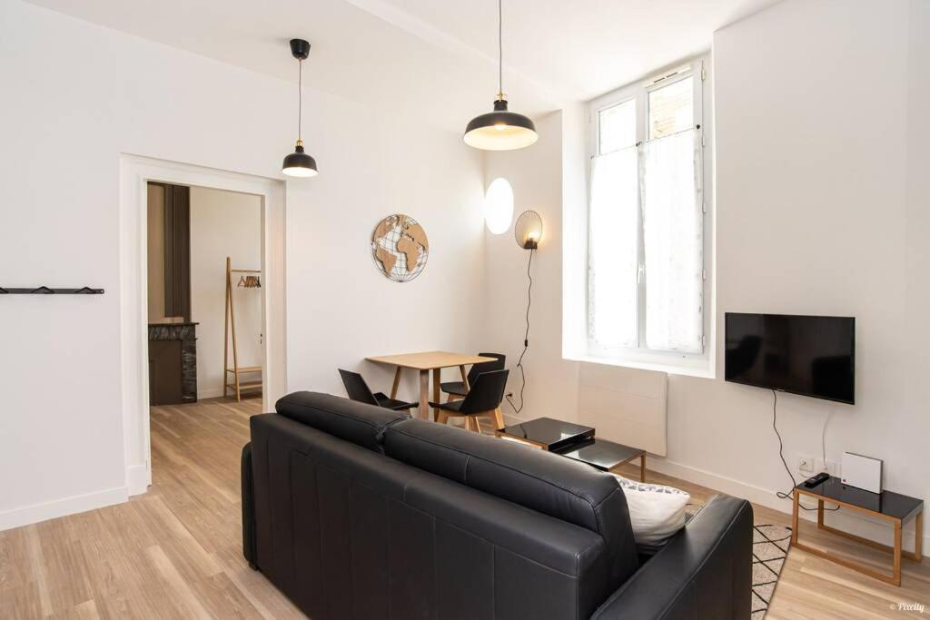 Le Dandy - T2 Centre Historique Apartment อาฌ็อง ภายนอก รูปภาพ