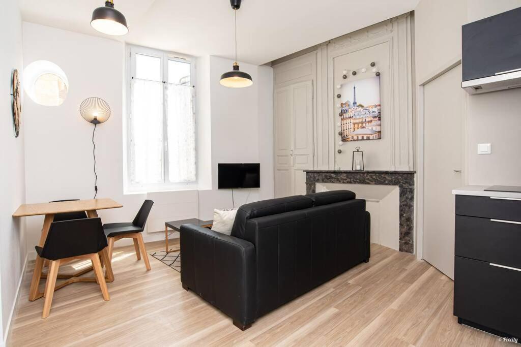 Le Dandy - T2 Centre Historique Apartment อาฌ็อง ภายนอก รูปภาพ
